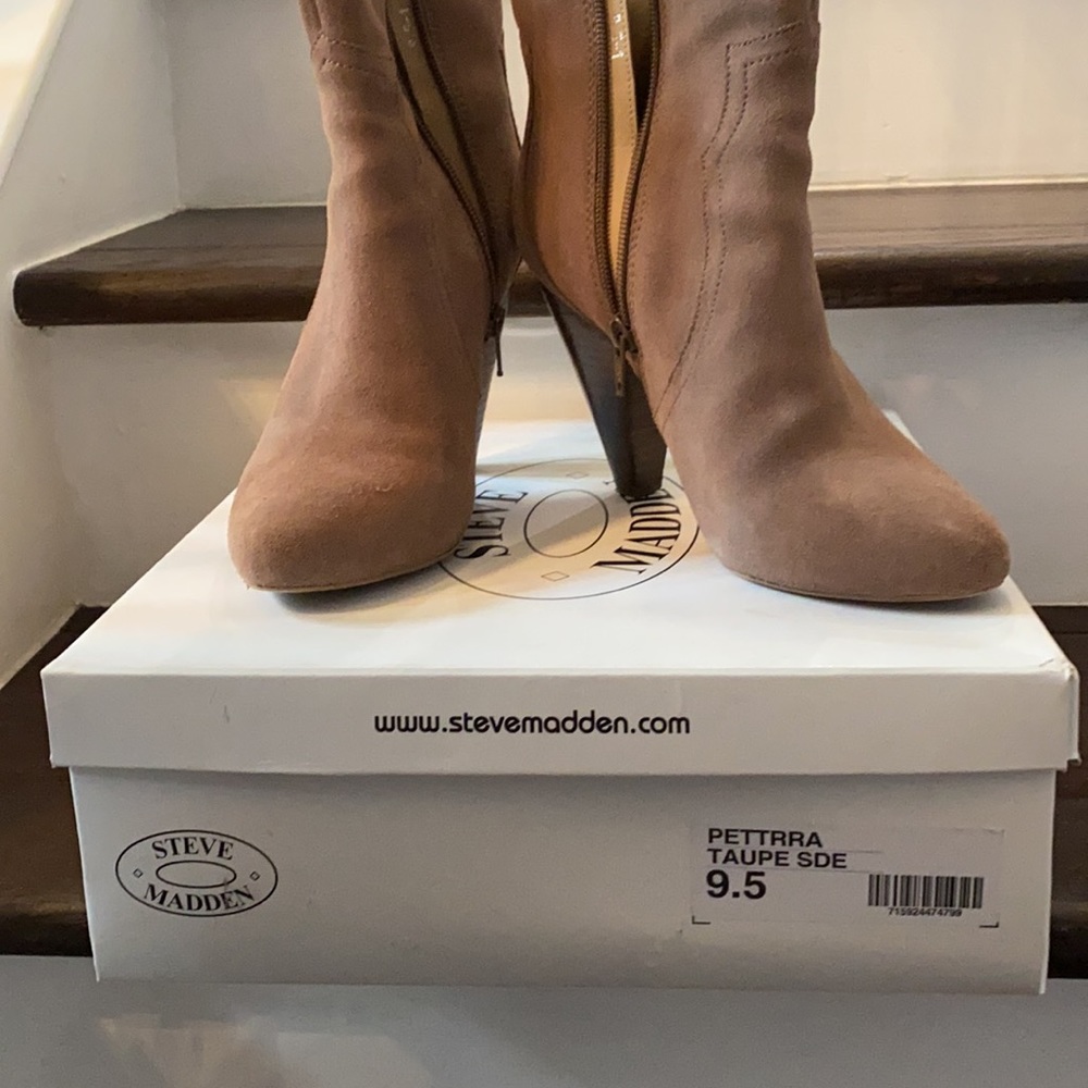 Steve Madden Taupe Pettrra Suede boots.